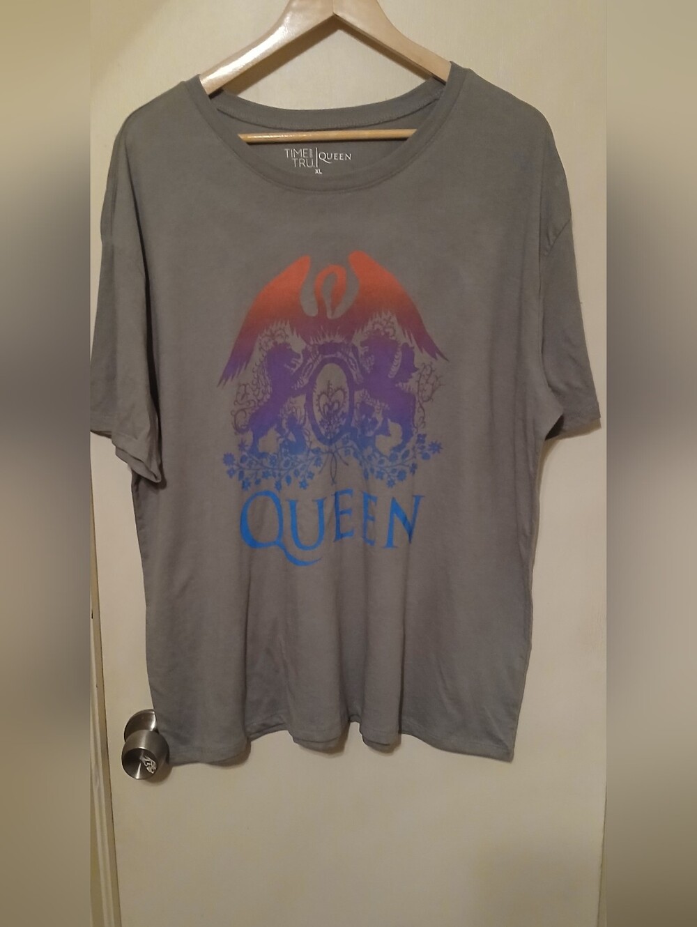 Women's Queen Rock Band Tshirt Size XL